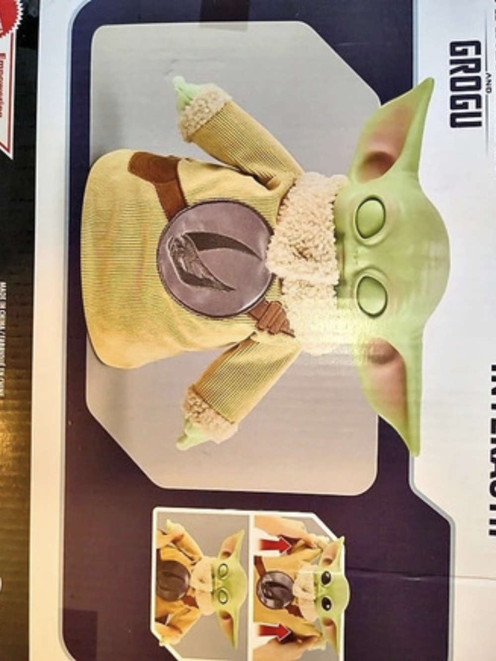 Star Wars The Child (Grogu) Interactive Edition Interactive Toy in Green & Tan